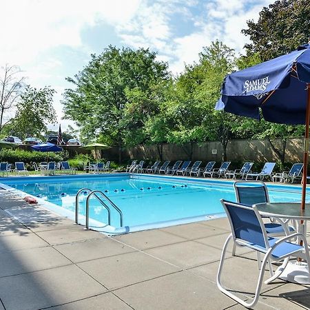 Courtyard By Marriott New York Laguardia Airport Hotel Bagian luar foto