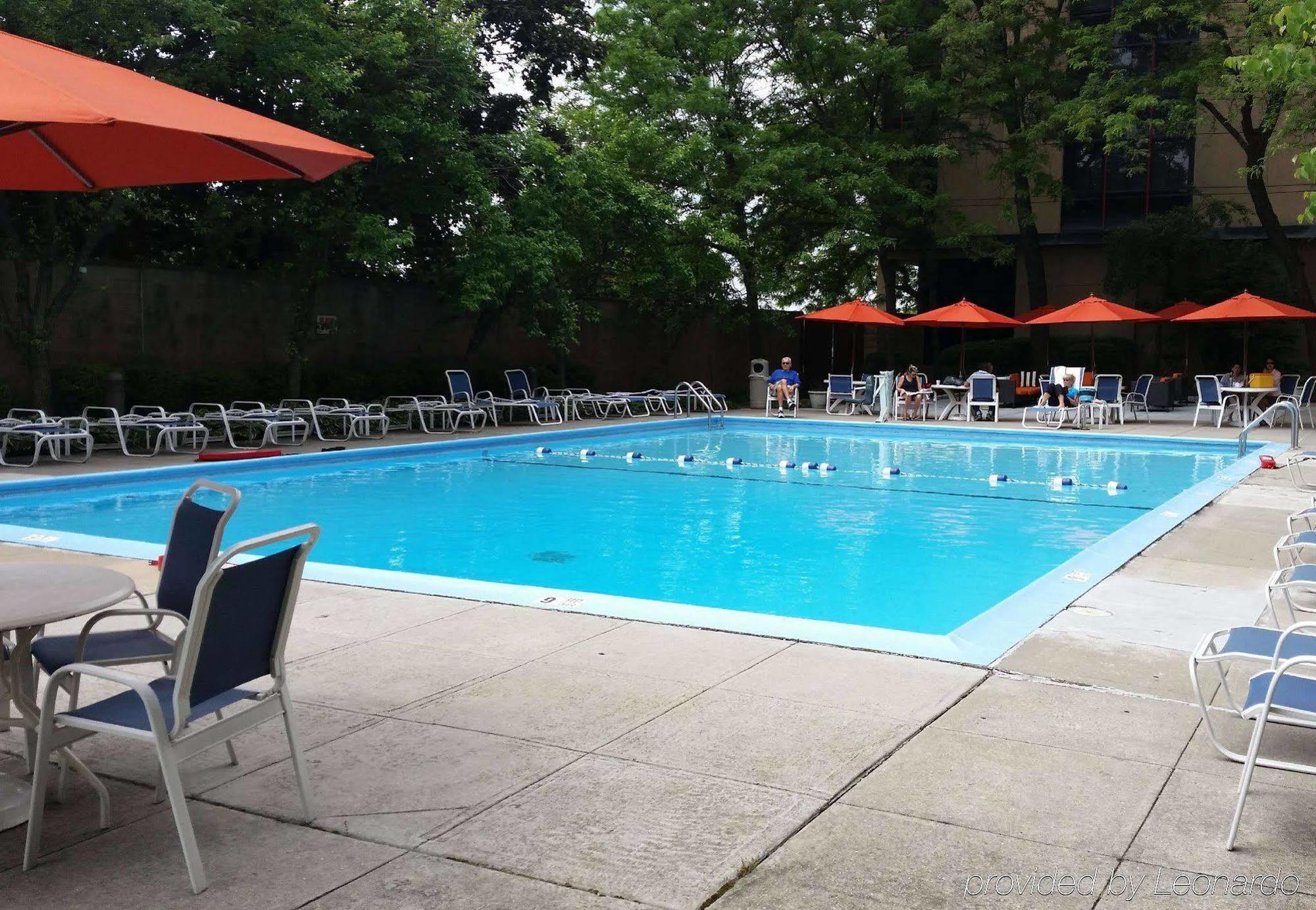 Courtyard By Marriott New York Laguardia Airport Hotel Bagian luar foto