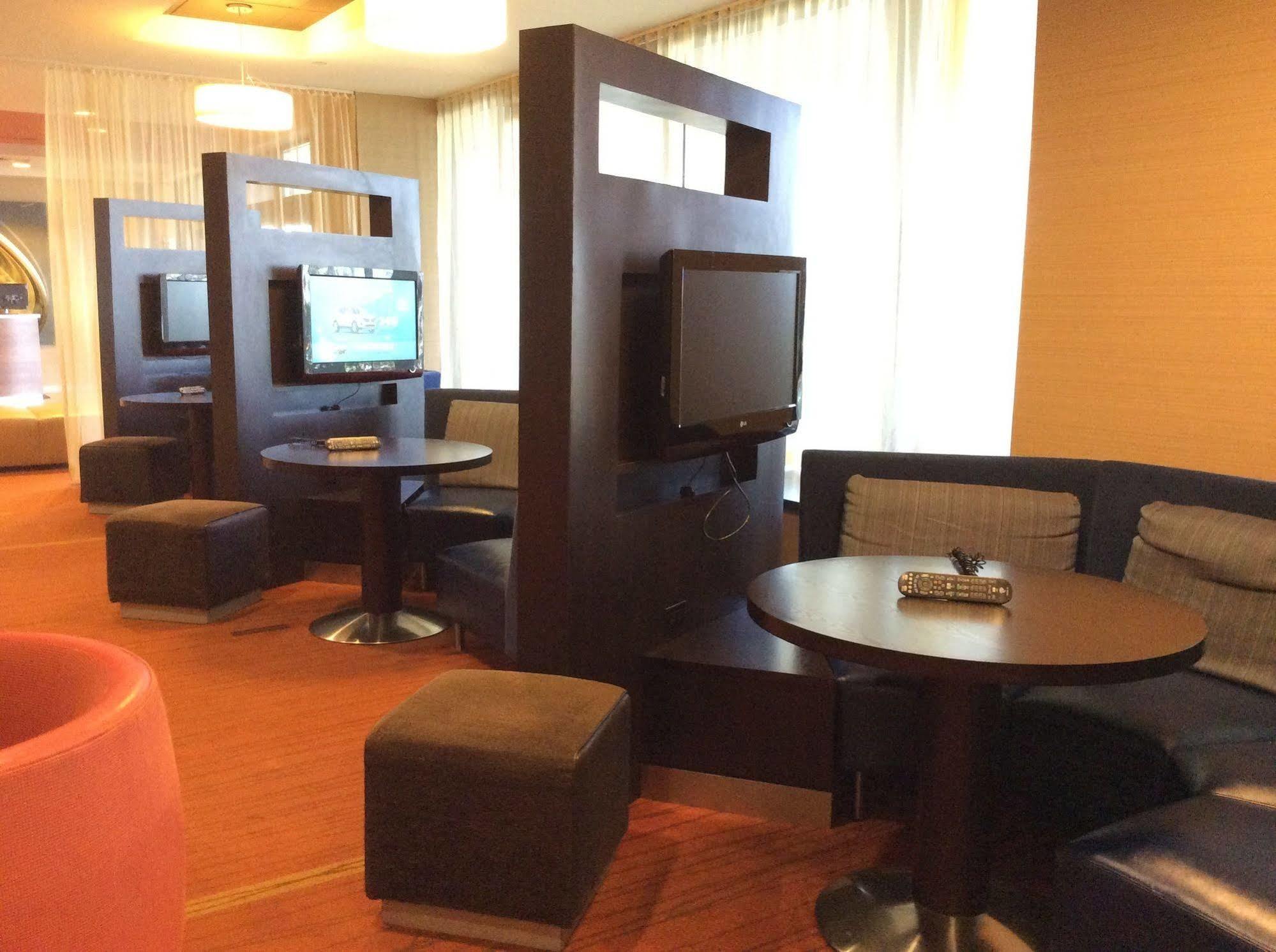 Courtyard By Marriott New York Laguardia Airport Hotel Bagian luar foto