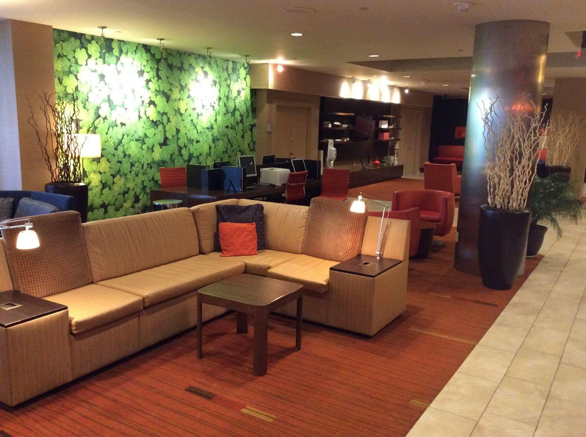 Courtyard By Marriott New York Laguardia Airport Hotel Bagian luar foto