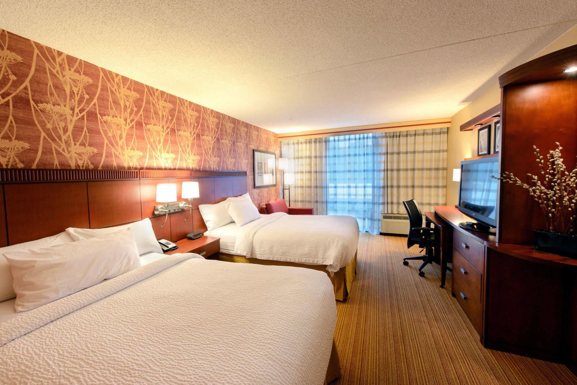 Courtyard By Marriott New York Laguardia Airport Hotel Bagian luar foto