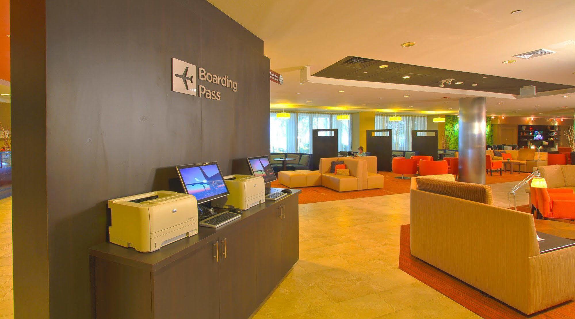 Courtyard By Marriott New York Laguardia Airport Hotel Bagian luar foto