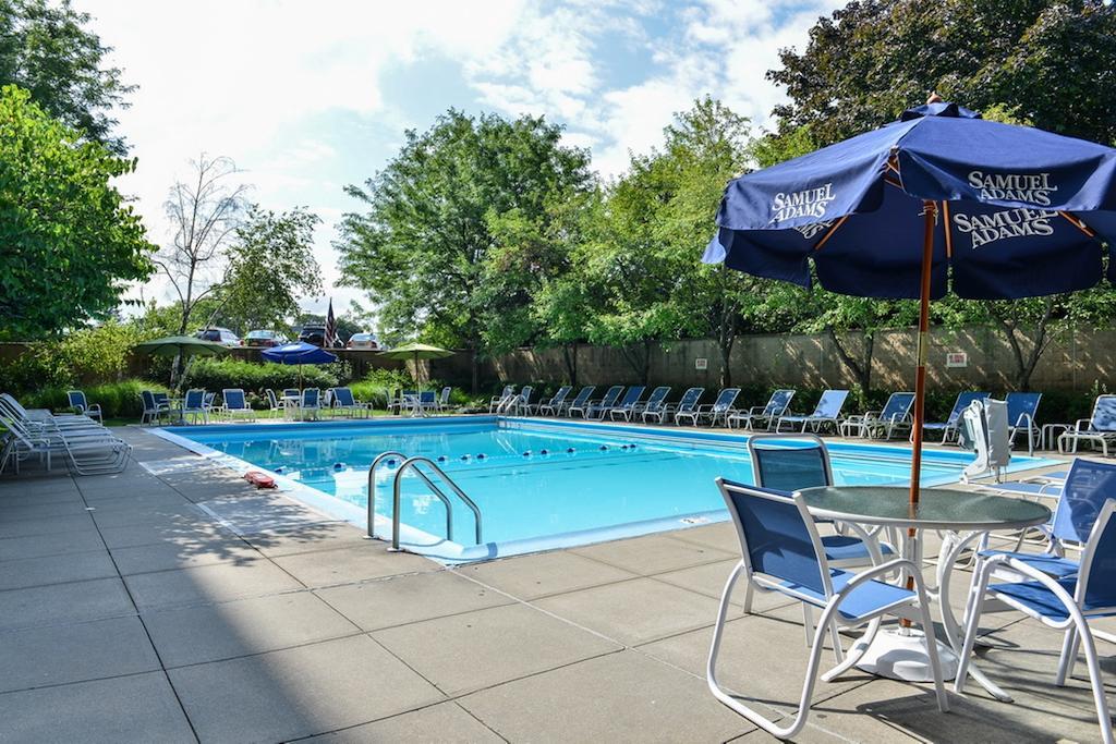 Courtyard By Marriott New York Laguardia Airport Hotel Bagian luar foto